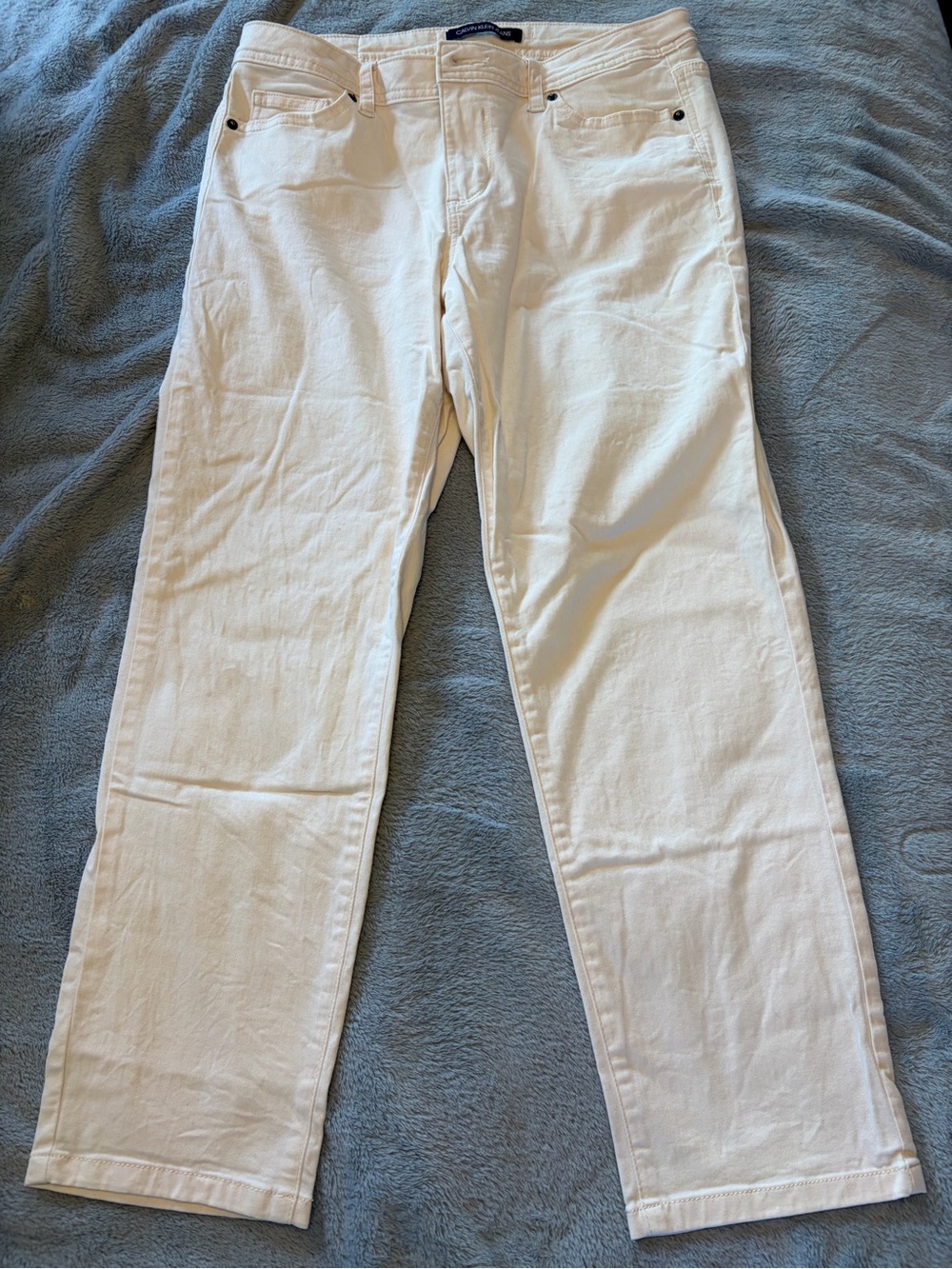 Calvin Klein Women’s Off White Straight-Leg Jeans